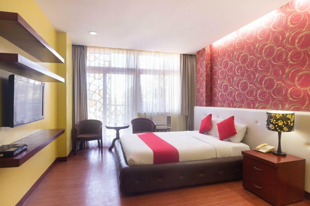 Oyo 159 San Remigio Pensionne Suites Cebu Exterior photo